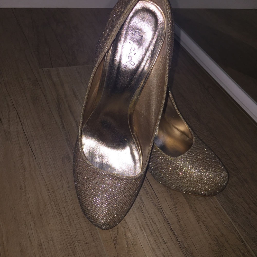 shoes - Picture 2 of 4